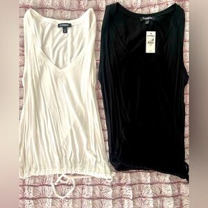 Express Women's Black and White V-Neck Tops